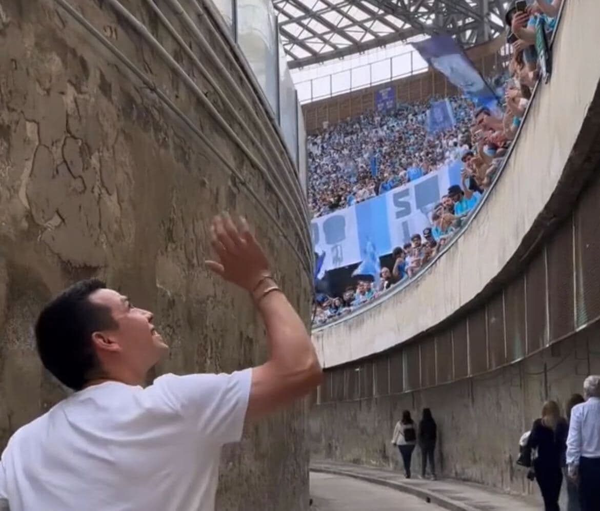 ¿Despedida? ‘Chucky’ Lozano recibió gran ovación de afición del Napoli