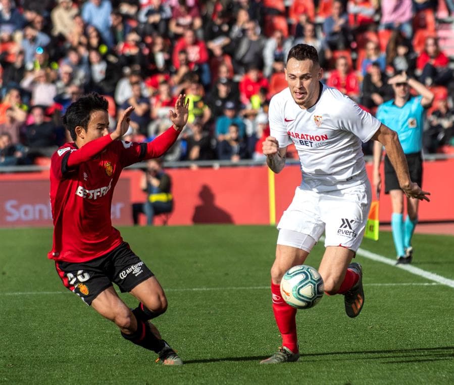 Sevilla se lleva una importante victoria a casa y se posiciona en el tercer lugar de la tabla de La Liga. Los autores de los goles fueron Diego Carlos y Ever Banega para marcar el 2-0 ante Mallorca. 'Chicharito' no fue convocado para este partido.