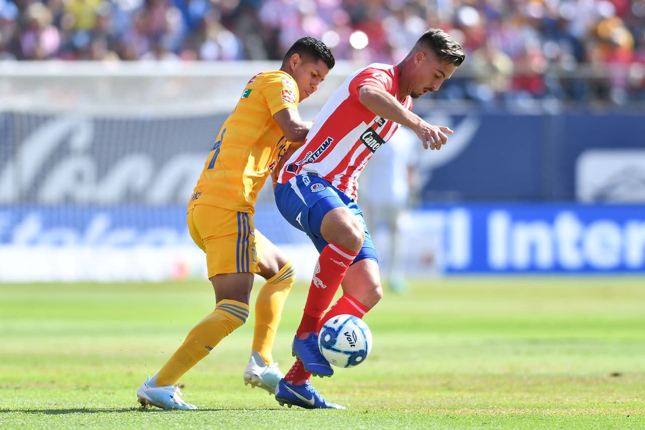 La primera mitad careció de jugadas peligrosas y acciones en las áreas rivales. Al descanso, el resultado de 0-0 reflejaba lo mostrado hasta dicho momento.