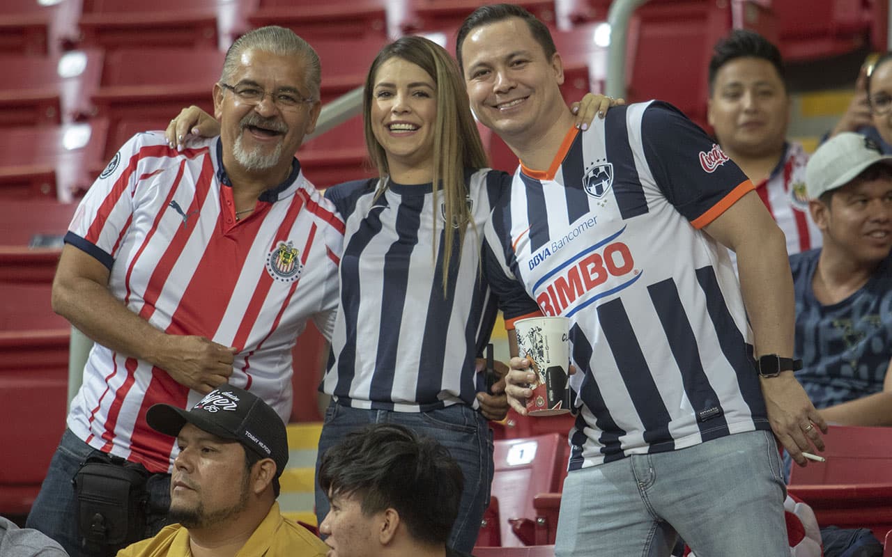 Los fanáticos de Chivas y Rayados están listos para el encuentro entre los dos equipos en el Estadio Akron de Guadalajara por la Jornada 9 del
<a href="https://www.univision.com/deportes/futbol/liga-mx/*">Clausura 2019</a>.