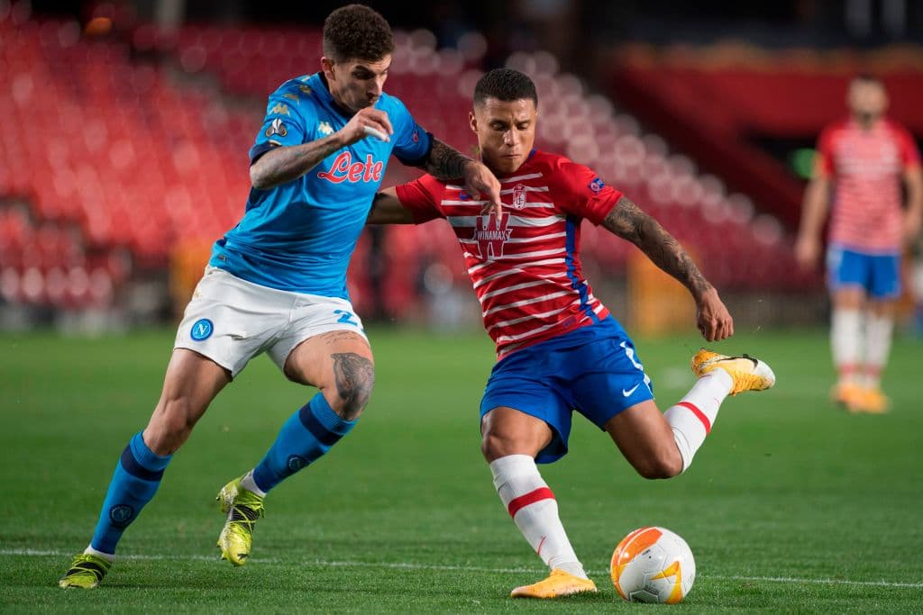 El Napoli no puede ante la escuadra española de Granada y pierde 0-2 en los dieciseisavos de la UEFA Europa League. Las anotaciones por parte de los rojiblancos fueron por parte de Yangel Herrera y Kenedi, uno tras otro. El mexicano Hirving Lozano no tuvo participación por lesión.