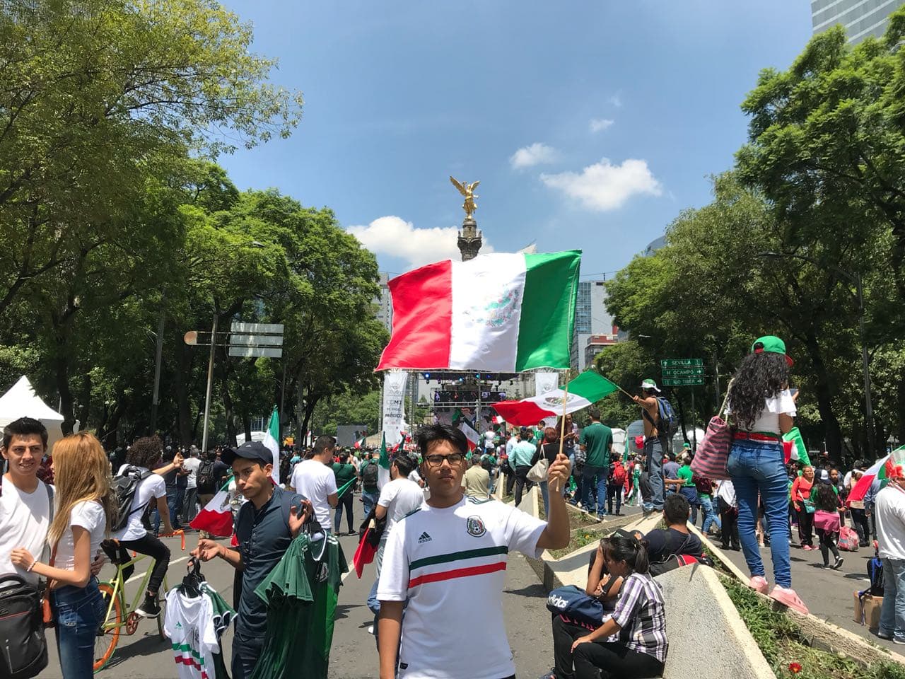 Los colores del 'Tri' se despliegan siempre como parte de ese leal respaldo.