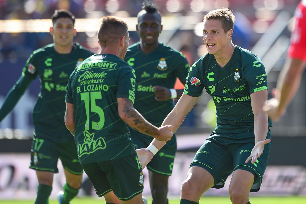 De estos duelos, los potosinos han ganado solamente tres juegos, los laguneros llegaron a 11 triunfos con el juego de hoy y los otros cuatro juegos igualaron.