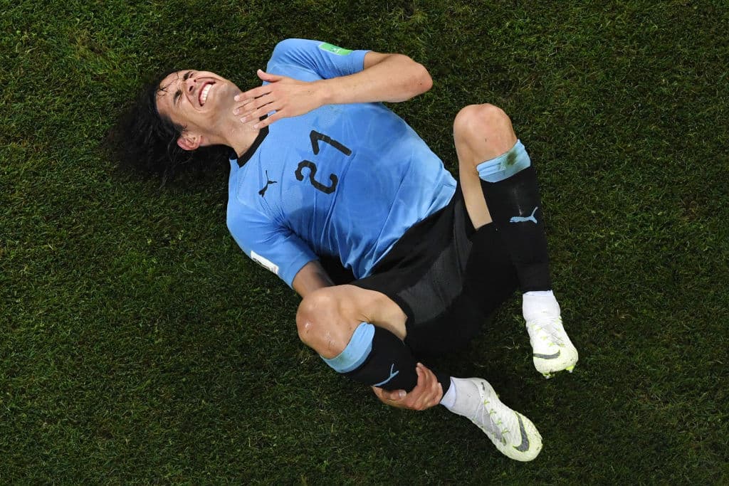 Cavani salió sustituido por lesión al minuto 29 del segundo tiempo.