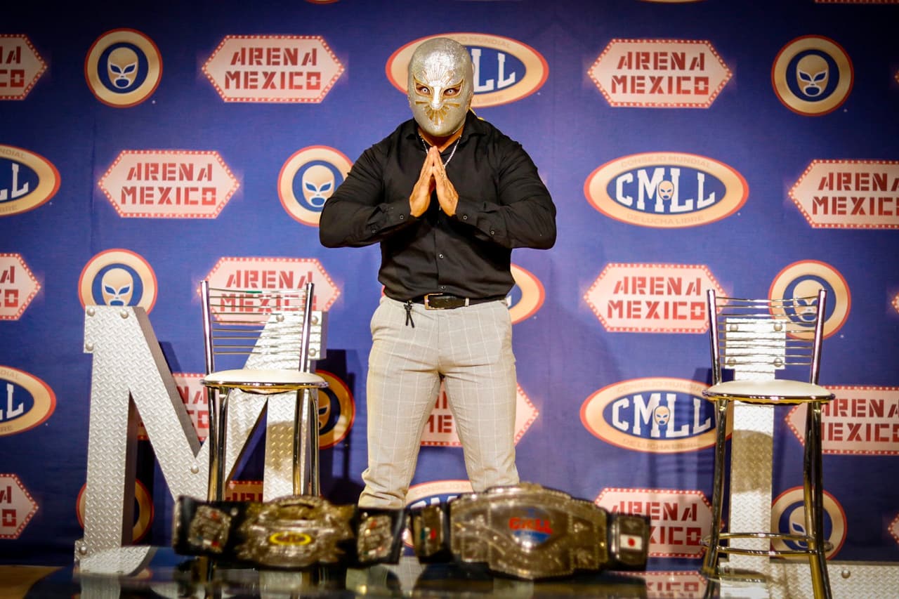 Místico renuncia al CMLL; Carístico retomará el personaje