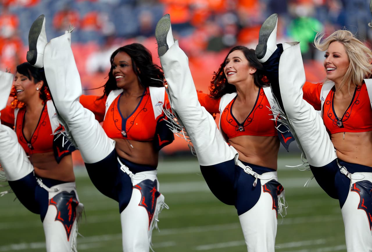 Disfruta de las mejores imágenes de las porristas en la Semana 11 de la NFL.