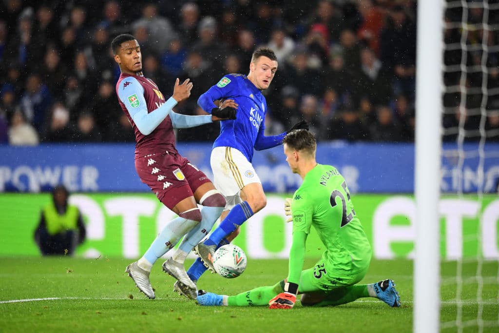 El Leicester City empata 1-1 con el Aston Villa; Guilbert abrió el marcador para la visita, Iheanacho igualó la ida de la semifinal de la Carabao Cup.