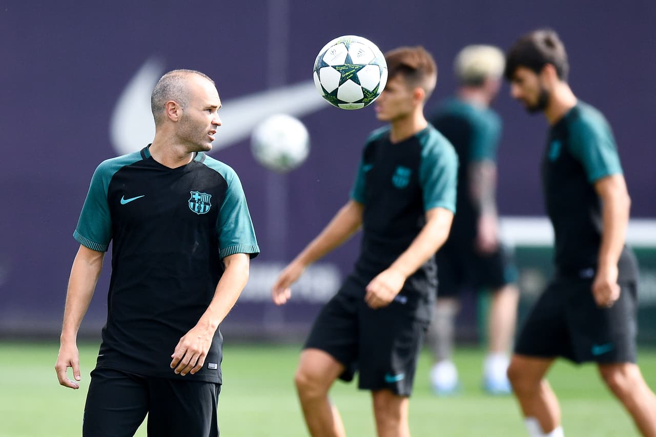 BARCELONA, SPAIN - SEPTEMBER 12: Andres Iniesta of FC Barcelona juggles the ball during a training session ahead of their UEFA Champions League Group C match against Celtic FC at Ciutat Esportiva of Sant Joan Despi on September 12, 2016 in Barcelona, Spain. (Photo by David Ramos/Getty Images)