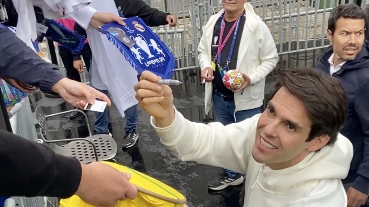 Kaká anota penal a 'ciegas' y desata locura rumbo a la Final de Champions