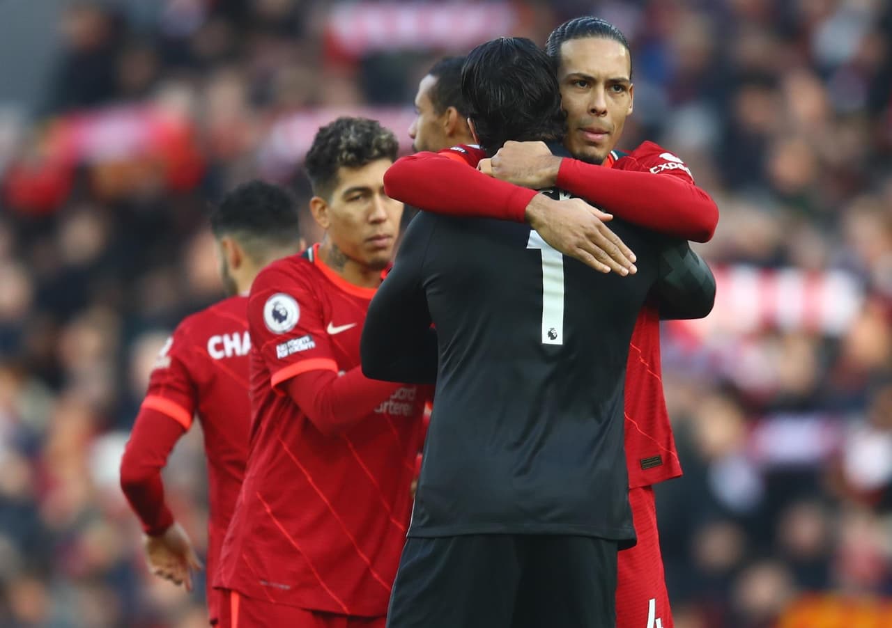 Liverpool se reencontró con el triunfo tras tres encuentros de sequía y golea al Brentford (3-0) para quedarse ya con el segundo puesto de la Premier League. Fabinho Tavares, Alex Oxlade-Chamberlain y Takumi Minamino fueron los que le dieron el triunfo a los ‘Reds’.