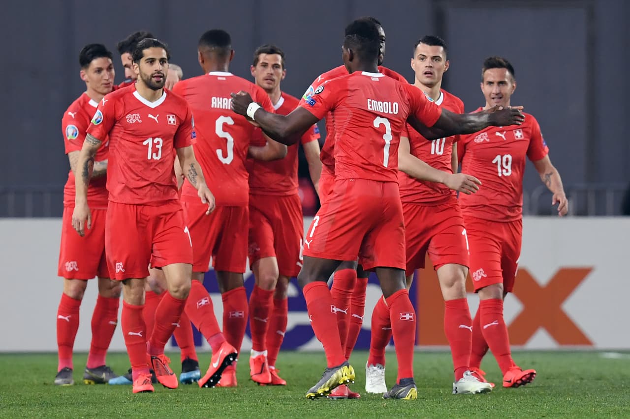 El partido comenzaba a ser más justo para los suizos, peor aún faltaba un gol más en el marcador para cerrar la jornada.