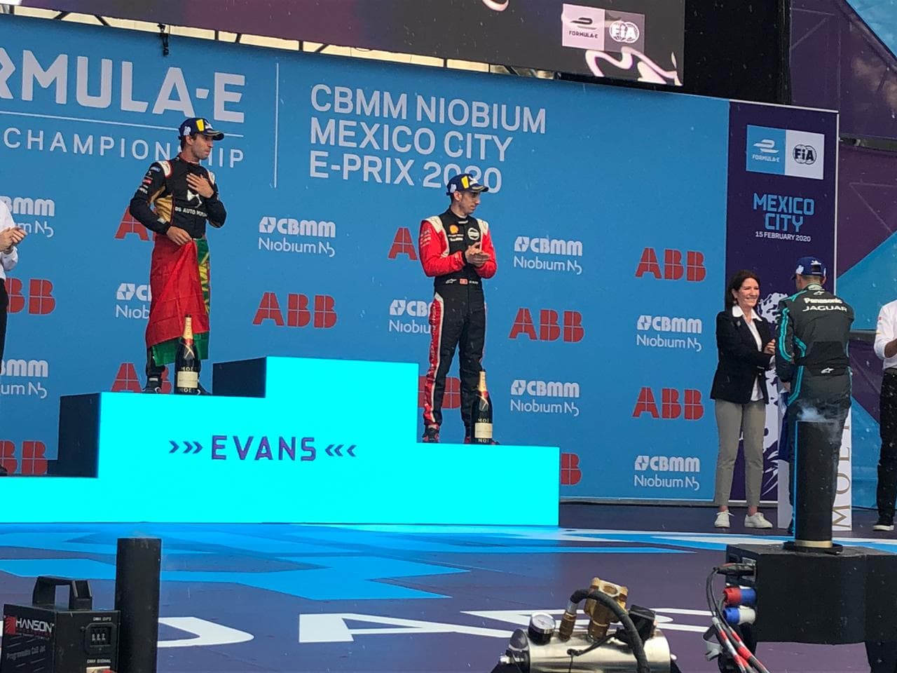 Con el último voltio de su batería arrebató la bandera de cuadros en el Autódromo Hermanos Rodríguez.