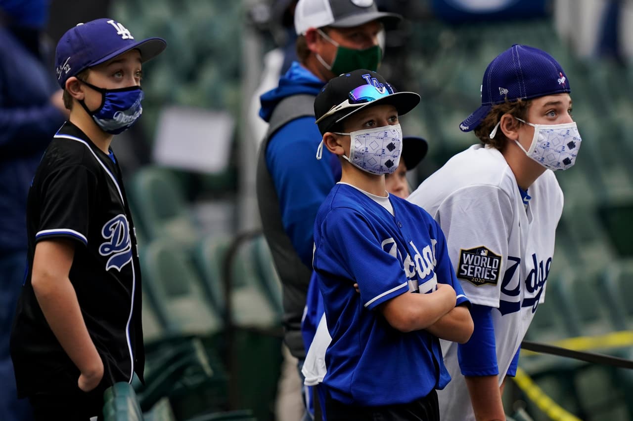 Los de Tampa Bay cerraron el cuarto juego 8-7 para dejar la serie empatada. | Con dos strikes en la novena baja, los Rays hicieron dos jonrones para llevarse el triunfo.