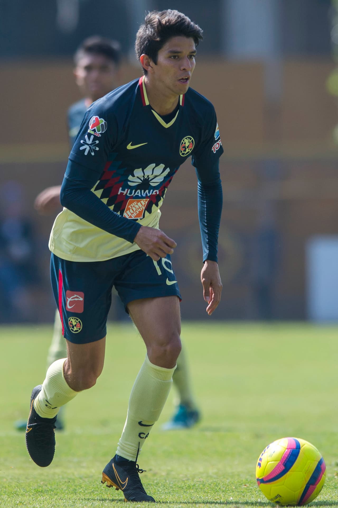 Carlos Orrantia llegó a préstamo al América hace un año y su contrato no se renovaría. Llegó desde Puebla, pero Santos es dueño de su ficha.