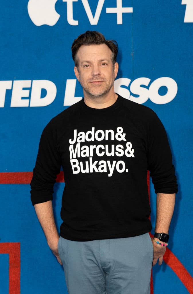 En este paraíso, Red, un pájaro con muy mal genio, el veloz Chuck y el volátil Bomb nunca han terminado de encajar. Pero cuando llegan a la isla unos misteriosos cerdos verdes, serán estos tres marginados los que averigüen qué traman los extraños visitantes.
<br>