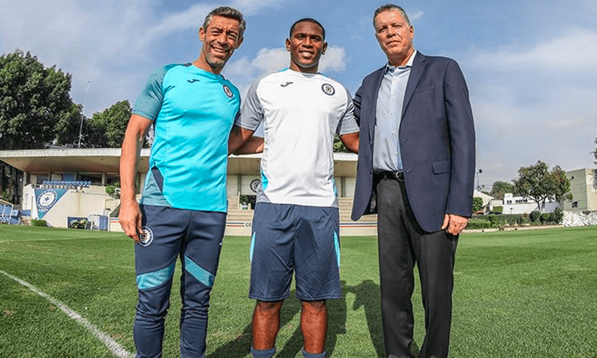 Bryan Angulo ya entrenó con el Cruz Azul