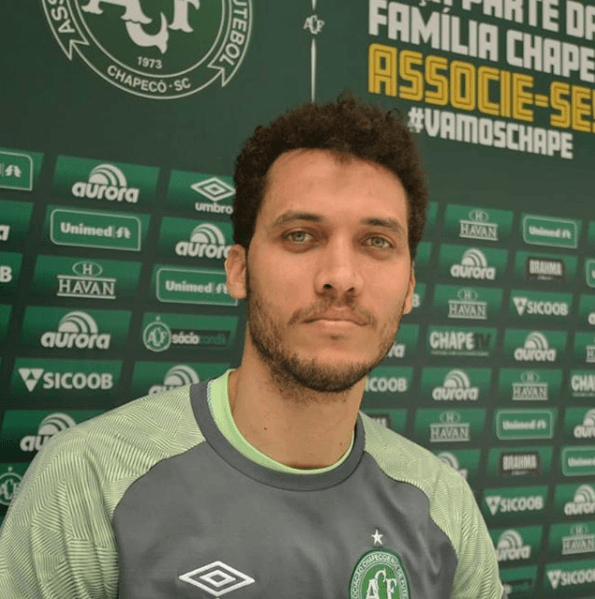 Sin embargo, con 33 años,
<b>Neto </b>aún no ha vuelto a jugar un partido oficial. Más allá de las secuales físicas, el defensor ha sdo mermado más por las psicológicas.