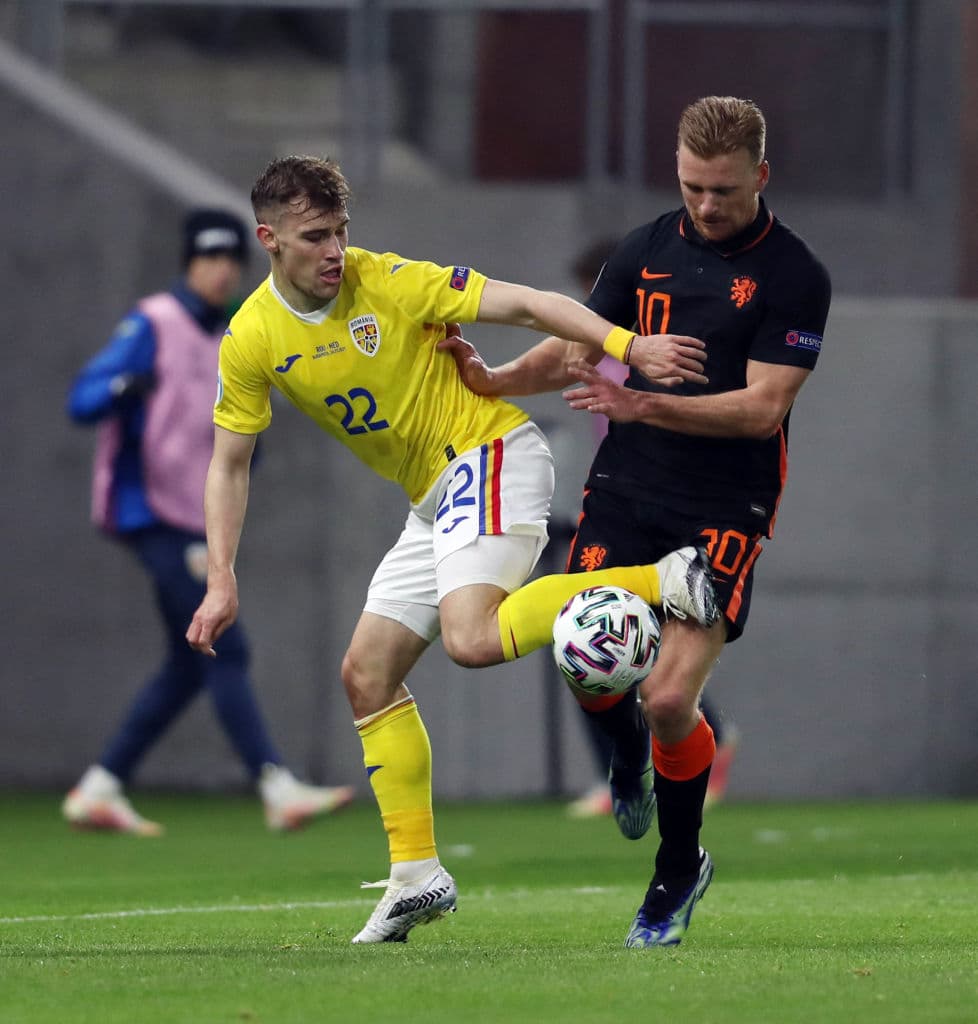 Rumania y Holanda se llevan un empate durante su partido inicial en la Eurocopa 2021 del Grupo A. Perr Schuurs abrió el marcador a favor de la 'Naranja Mecánica', pero cuatro minutos después Andrei Ciobanu empató el marcador para dejarlo 1-1.