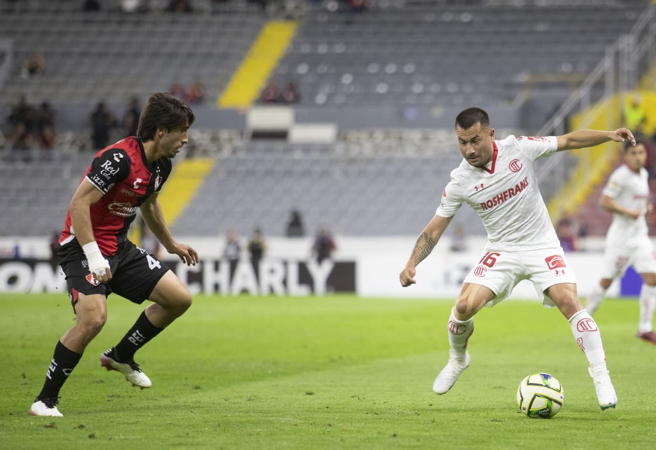 Atlas y Toluca firmaron un empate sin goles en partido pendiente de la Jornada 1 del Torneo Clausura 2023 de Liga MX. El debut de los Rojinegros en el Jalisco se había postergado por la mala calidad del césped.