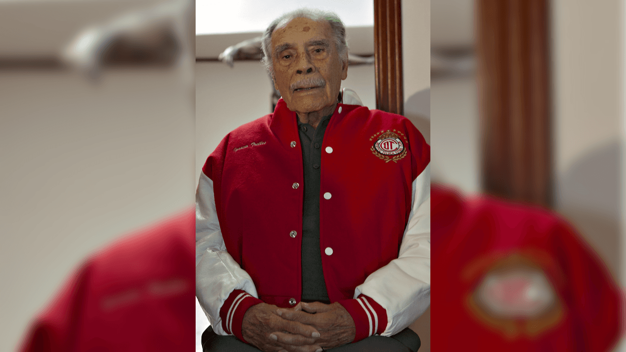 Consiguió la primera victoria del Tri en un Mundial tras el triunfo de 3-1 ante Checoslovaquia un 7 de unio de 1962.