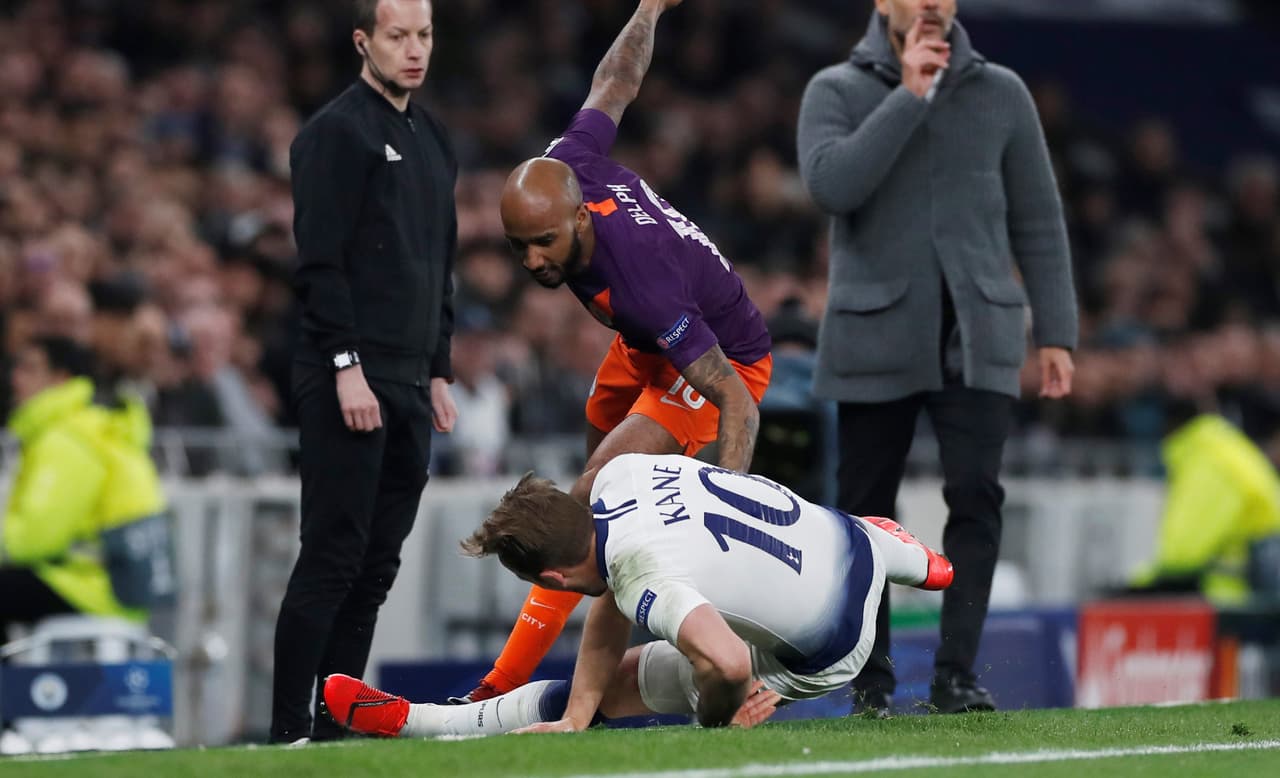 Harry Kane salió lesionado en el Tottenham Hotspur Stadium durante el triunfo del Tottenham Hotspur contra Manchester City, en una jugada fuerte que obligó a su salida inmediata.