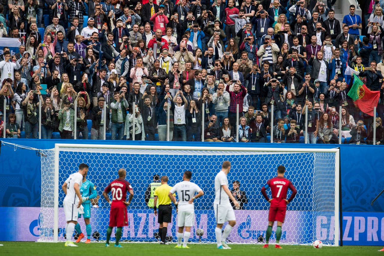 Hasta el minuto 32 aguantó el sistema de Nueva Zelanda cuando el árbitro central decretó un penal para los portugueses.