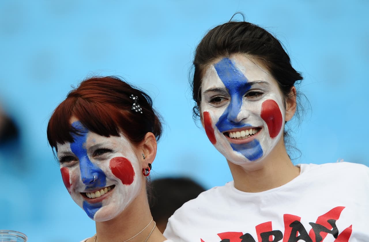 Los japoneses, con seguidoras de otros lugares del mundo, también pusieron su cuota de belleza, eso sí, no al nivel de la apodada 'Novia del Mundial'.