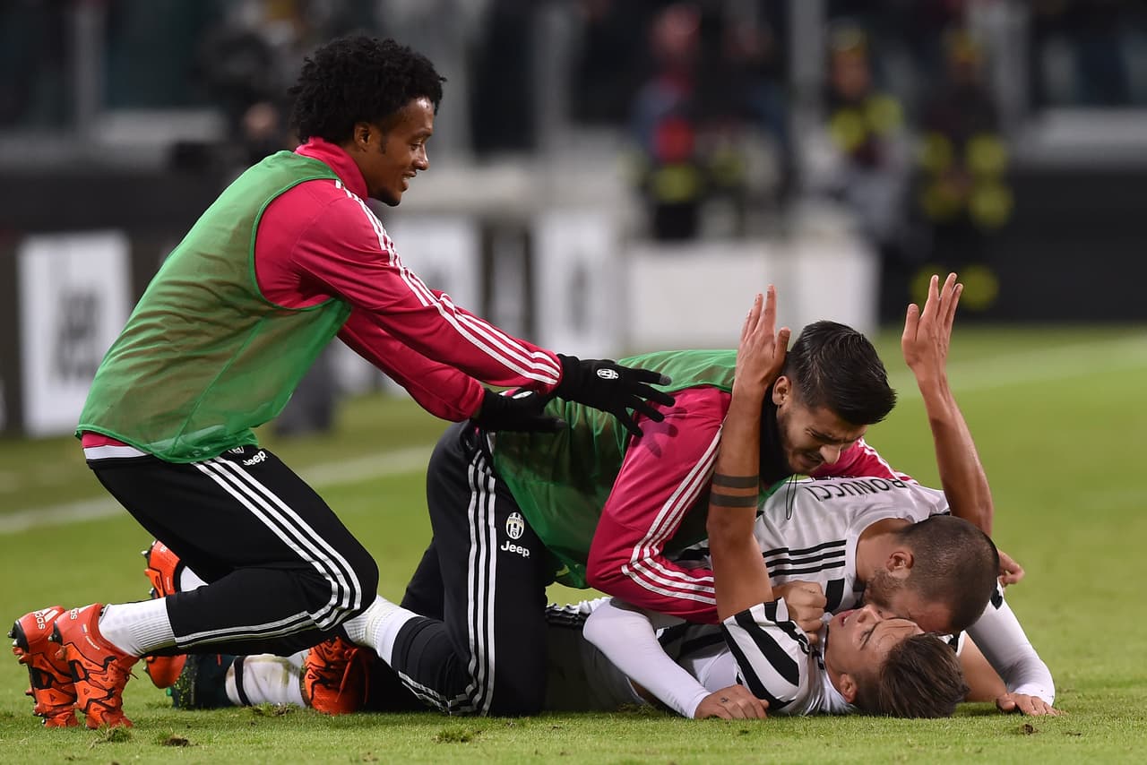 Juventus celebra el gol de Dybala ante Milan.