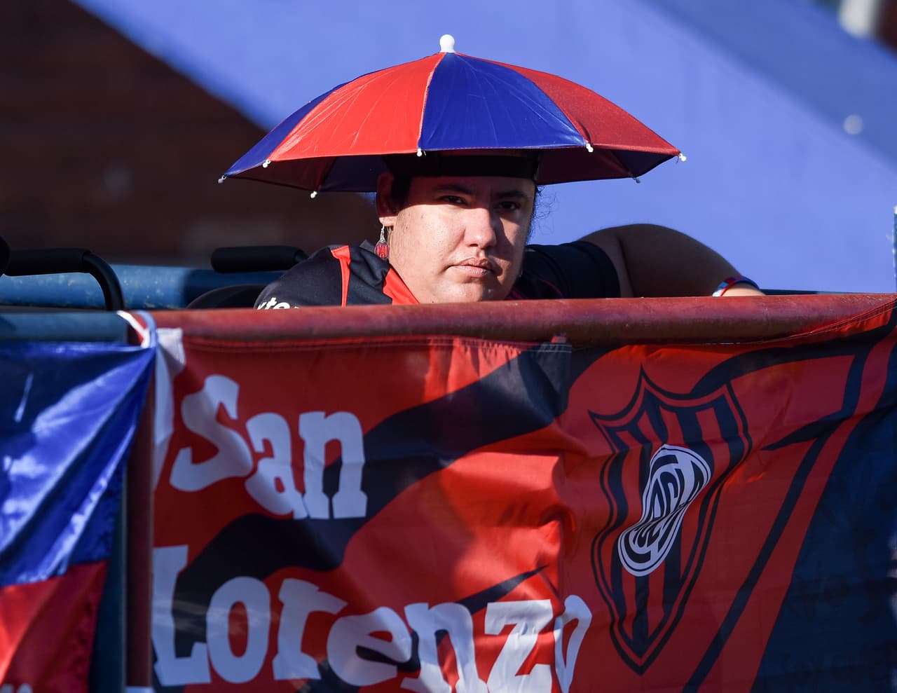 En Argentina, San Lorenzo también produce un amor desaforado con su vestimenta azulgrana, algo que inspiró a un hincha para ponerle un nombre a su pequeña.