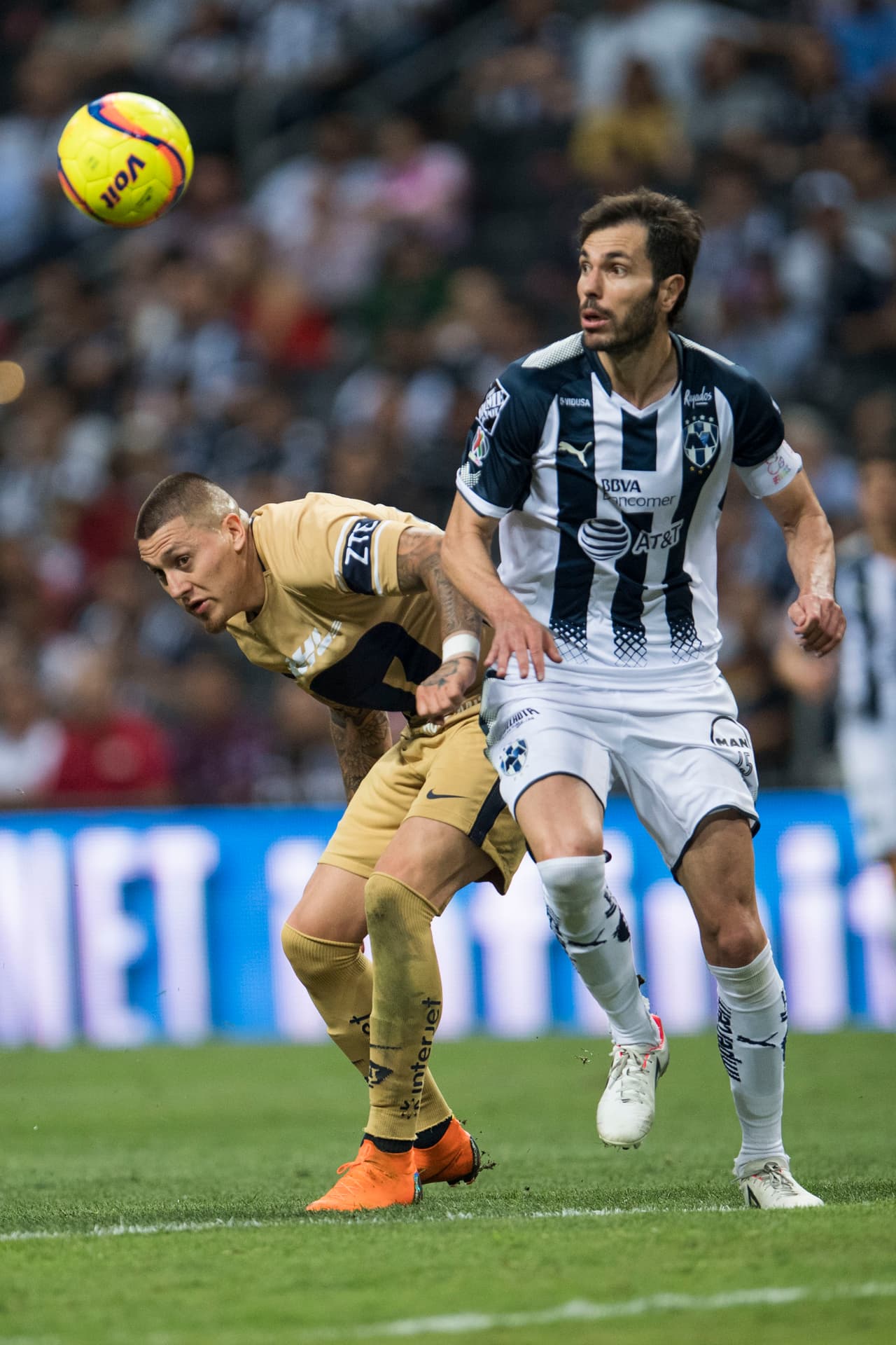 El encuentro comenzó de buena forma para los universitarios. Durante los primeros minutos tuvieron el control de las acciones.