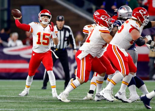 <b>4) Kansas City Chiefs (5-1)</b>. Los Chiefs perdieron el invicto en un partido de 83 puntos conjuntos con los Pats. Pat Mahomes mostró sus debilidades, la defensa las acentuó y se acabó el invicto.