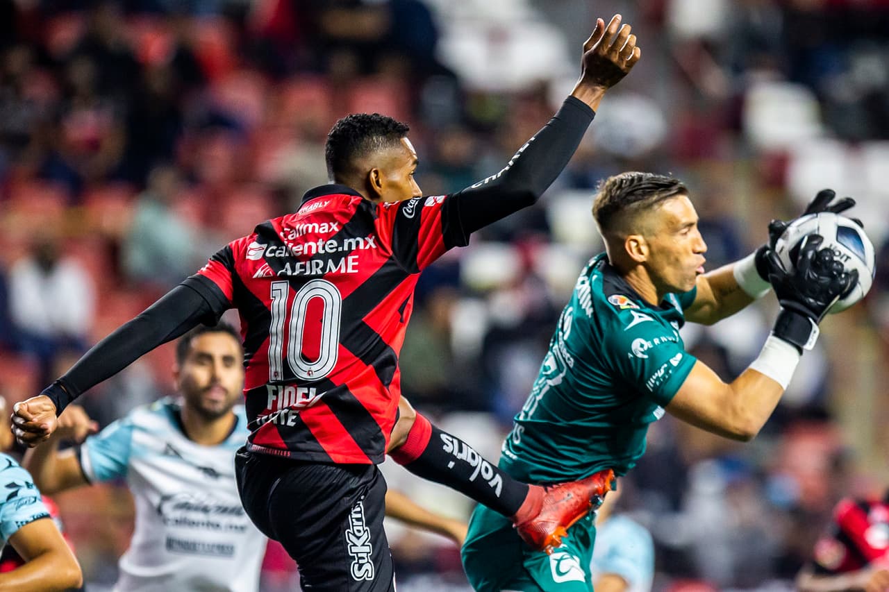 Si hay que nombrar a un mejor jugador del partido, sin duda sería para el arquero de Mazatlán, Nicolás Vikonis.