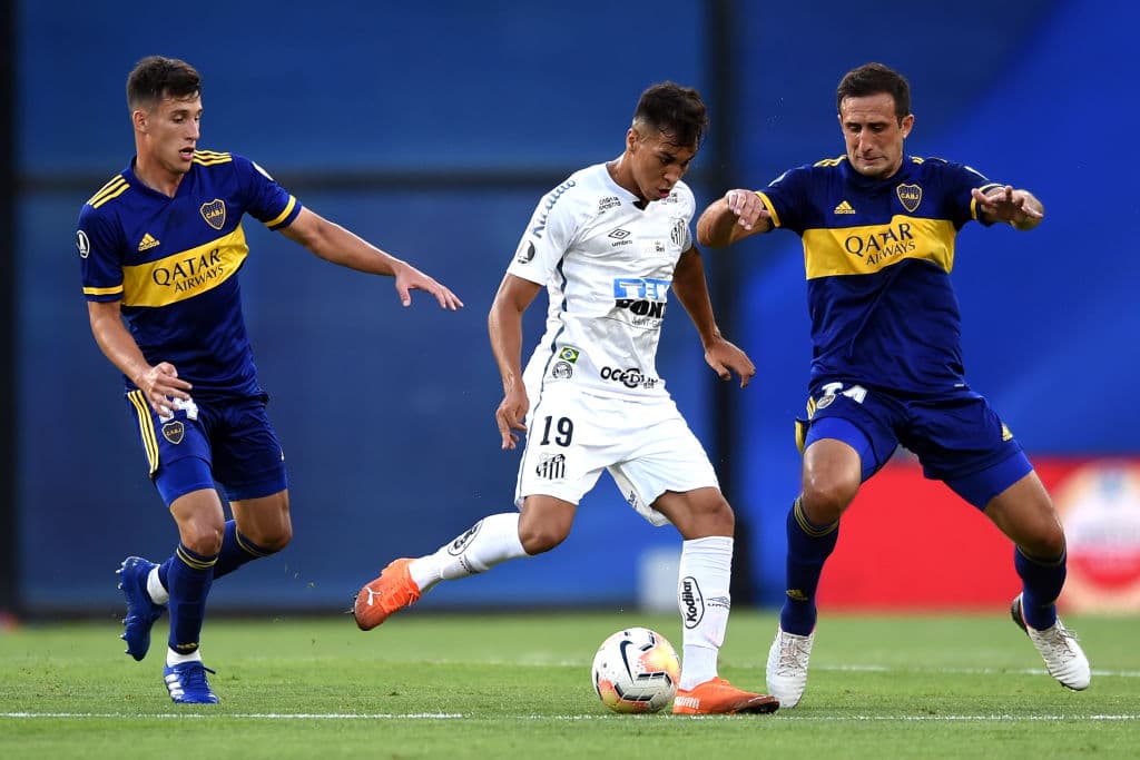 Sin ventaja para nadie, Boca y Santos deberán resolver la eliminación en Brasil tras el empate 0-0 del día de hoy en la Bombonera.