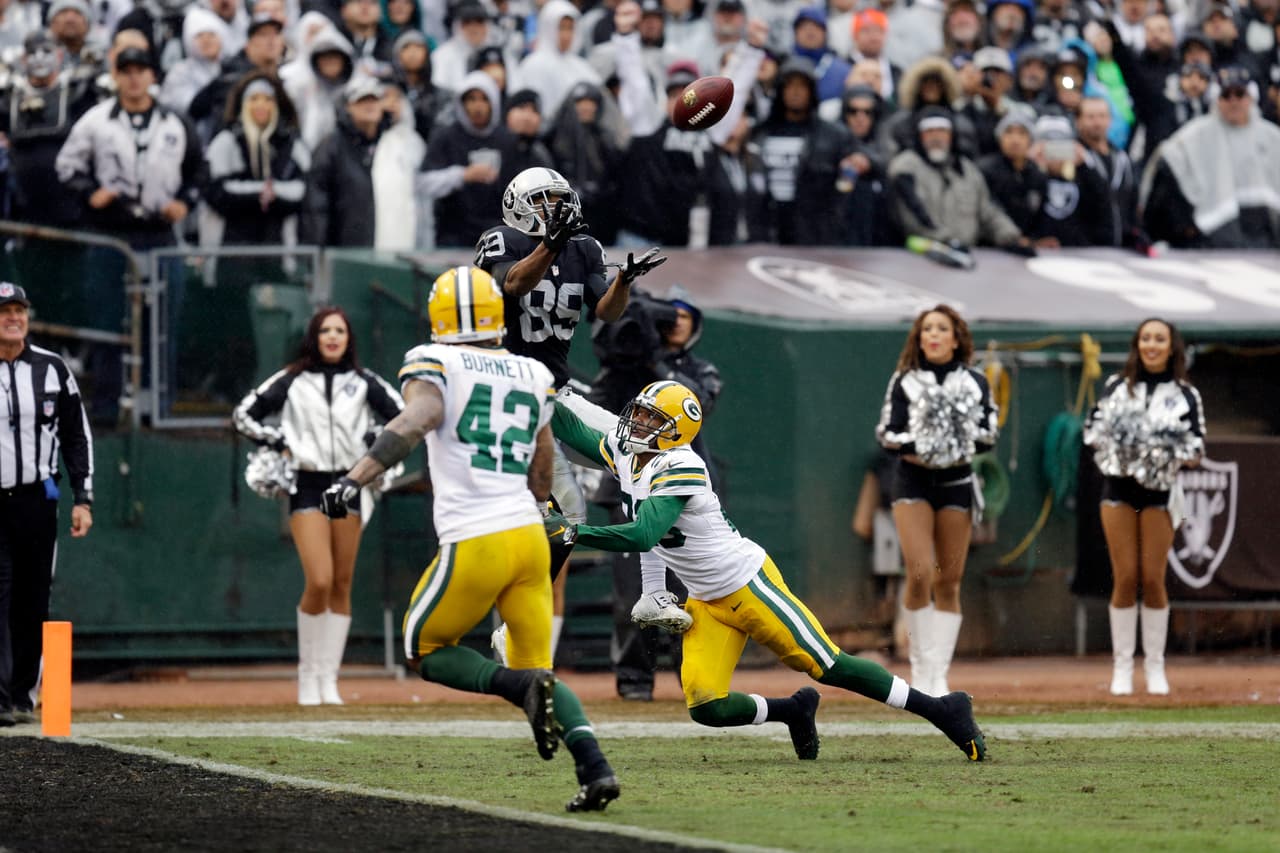 Los Green Bay Packers vencieron 30 - 20 a los Oakland Raiders para avanzar a la postemporada, los Raiders están eliminados.