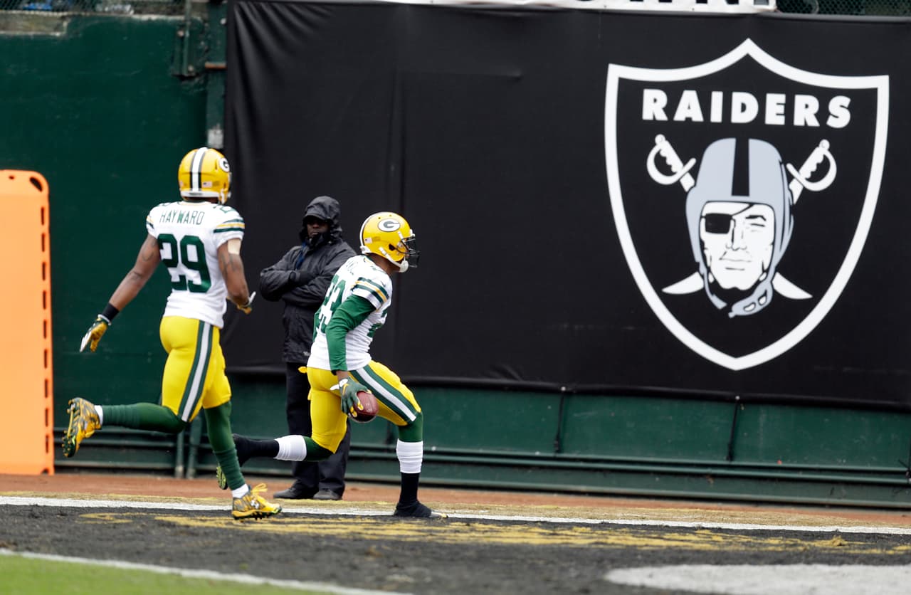 Los Green Bay Packers vencieron 30 - 20 a los Oakland Raiders para avanzar a la postemporada, los Raiders están eliminados.