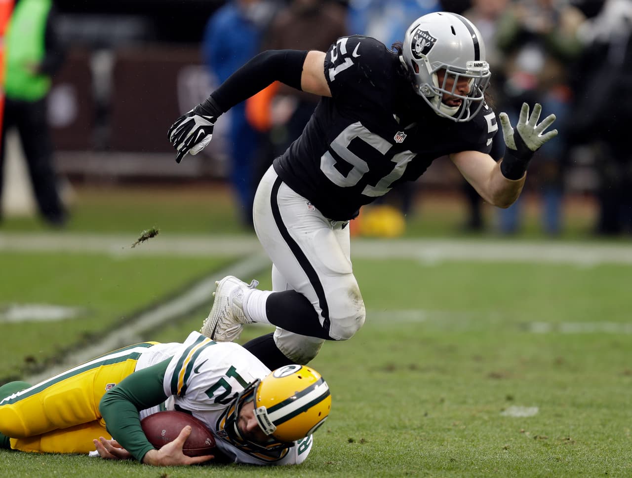 Los Green Bay Packers vencieron 30 - 20 a los Oakland Raiders para avanzar a la postemporada, los Raiders están eliminados.