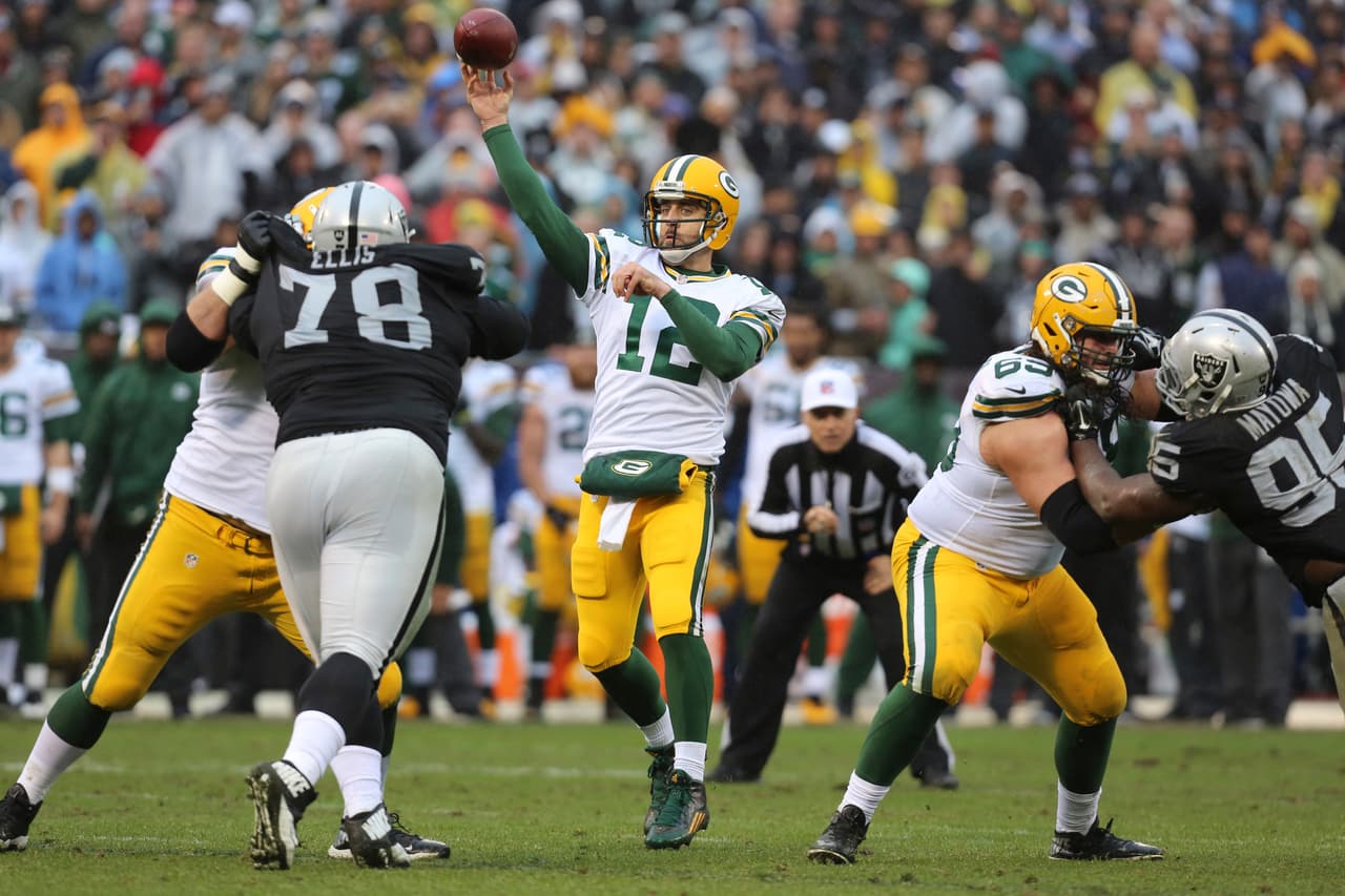 Los Green Bay Packers vencieron 30 - 20 a los Oakland Raiders para avanzar a la postemporada, los Raiders están eliminados.