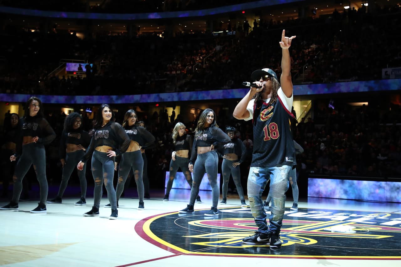 Lil' Jon y Ludacris prendieron la fiesta ante los 26562 espectadores en el Quicken Loans Arena de Cleveland, donde los fanáticos disfrutaron del espectáculo en la jornada del título de los Warriors.