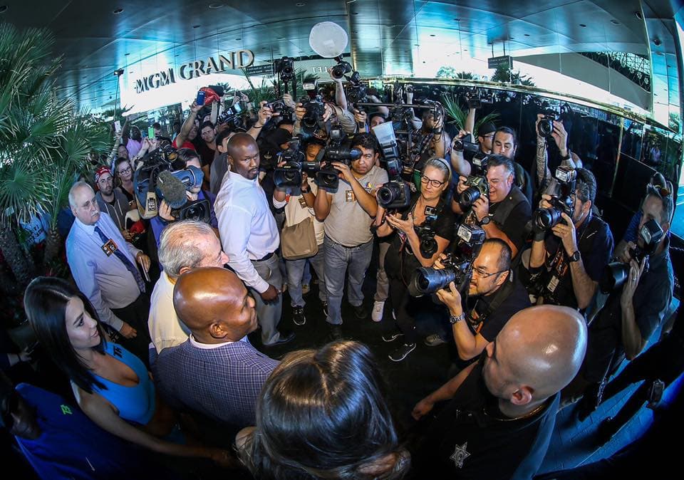 Manny Pacquiao y Timothy Bradley hicieron su arribo a Las Vegas.