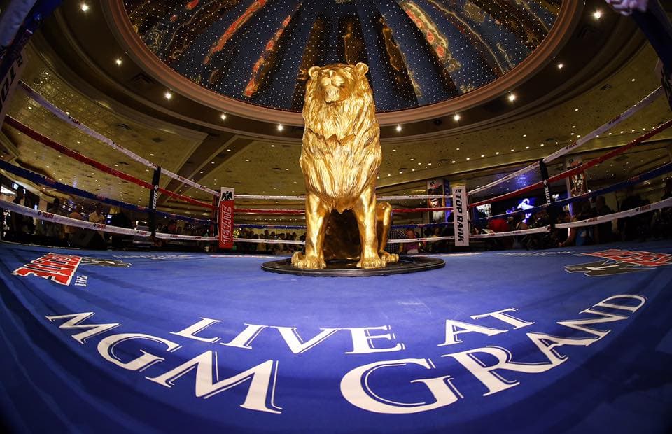 Manny Pacquiao y Timothy Bradley hicieron su arribo a Las Vegas.