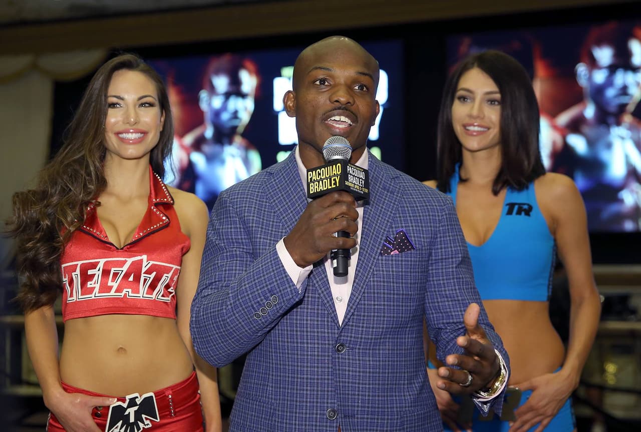 Manny Pacquiao y Timothy Bradley hicieron su arribo a Las Vegas.