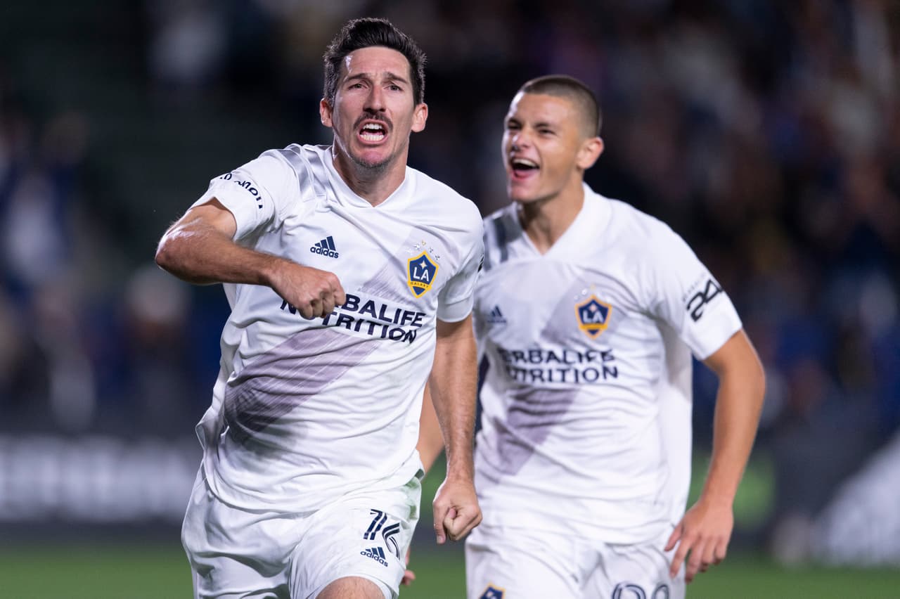 Todo el Galaxy se aferró a una victoria que lo mantiene en un lugar de entrada a la postemporada.
<br>