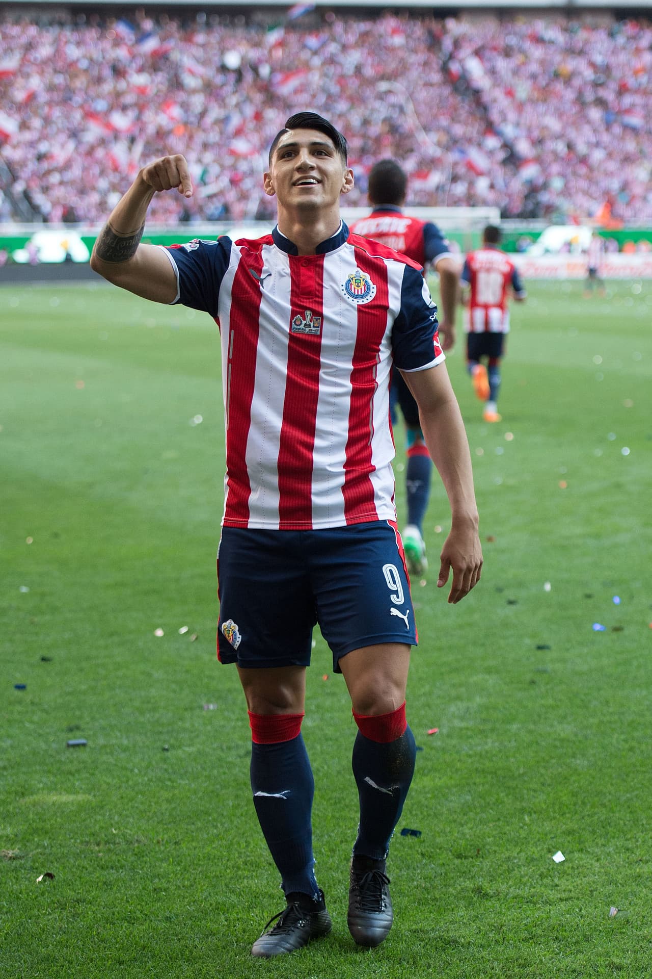 Al minuto 17, Alan Pulido marcó un golazo que puso al frente al Rebaño Sagrado. Gol que los acercaba al título.