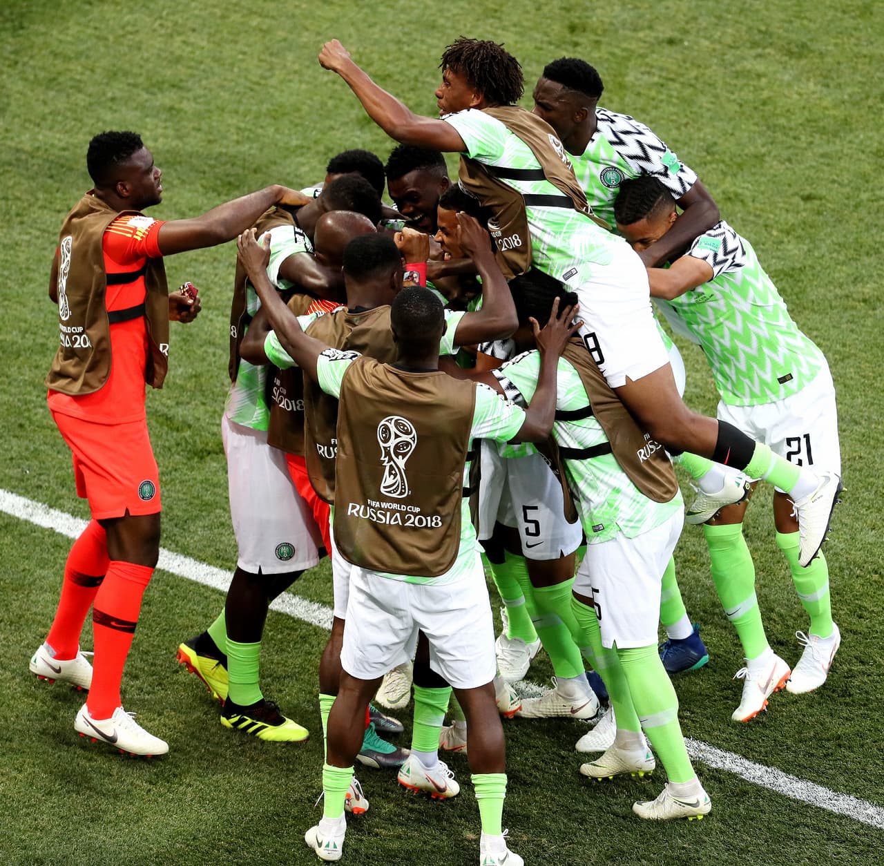 El triunfo 2-0 de Nigeria contra Islandia lo dejó en el segundo lugar del grupo D con tres puntos en el segundo puesto, pero deja abiertas las opciones para octavos en la última fecha.