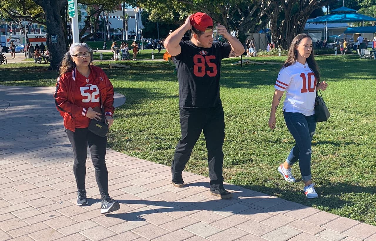 Así se vive el color en el Hard Rock Stadium de Florida previo al partido entre San Francisco 49ers y Kansas City Chiefs.