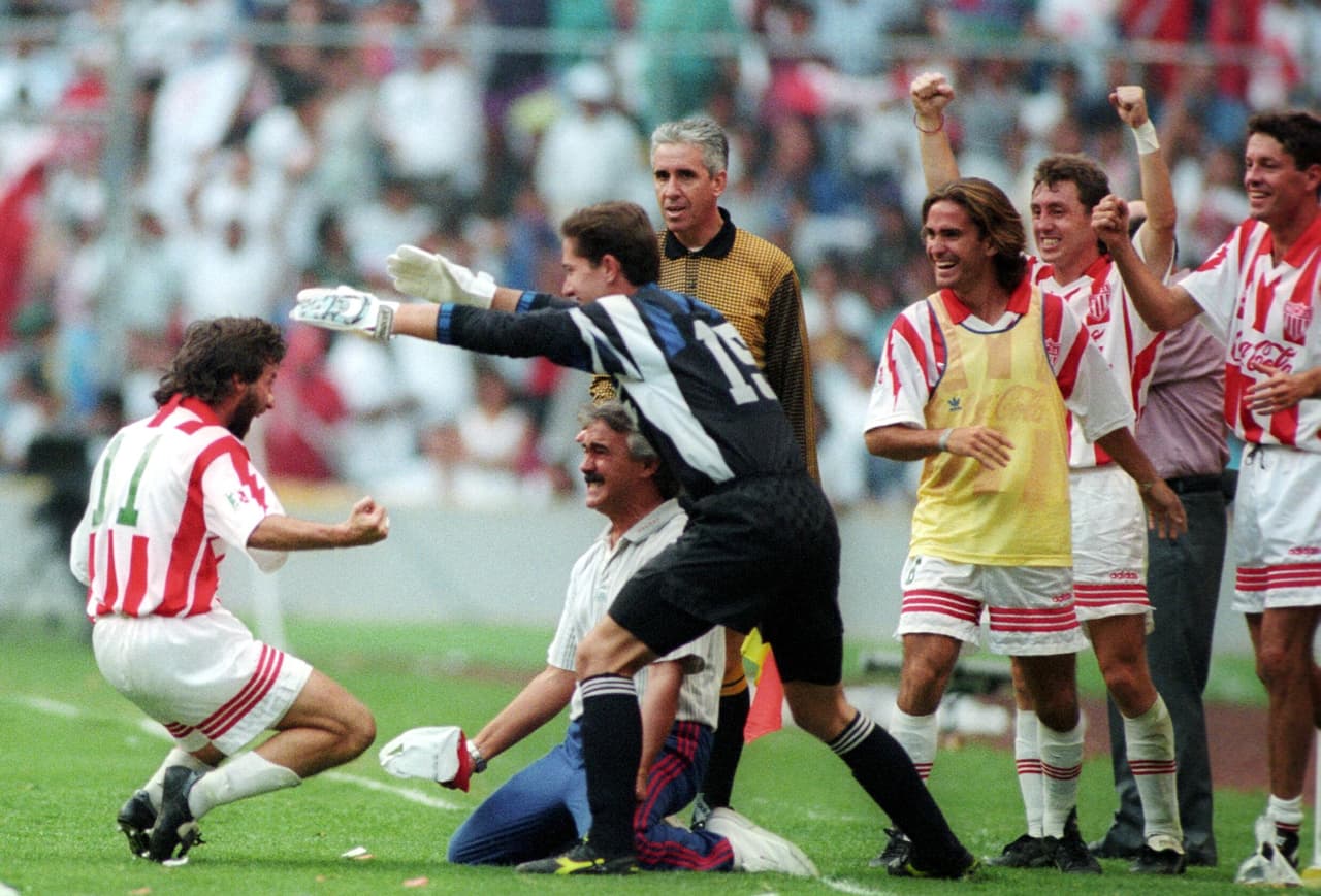 Y fue el minuto 83’ cuando Ivo Basay selló el triunfo con un golazo desde fuera del área para el 2-0 que le dio su primer título al Necaxa.
