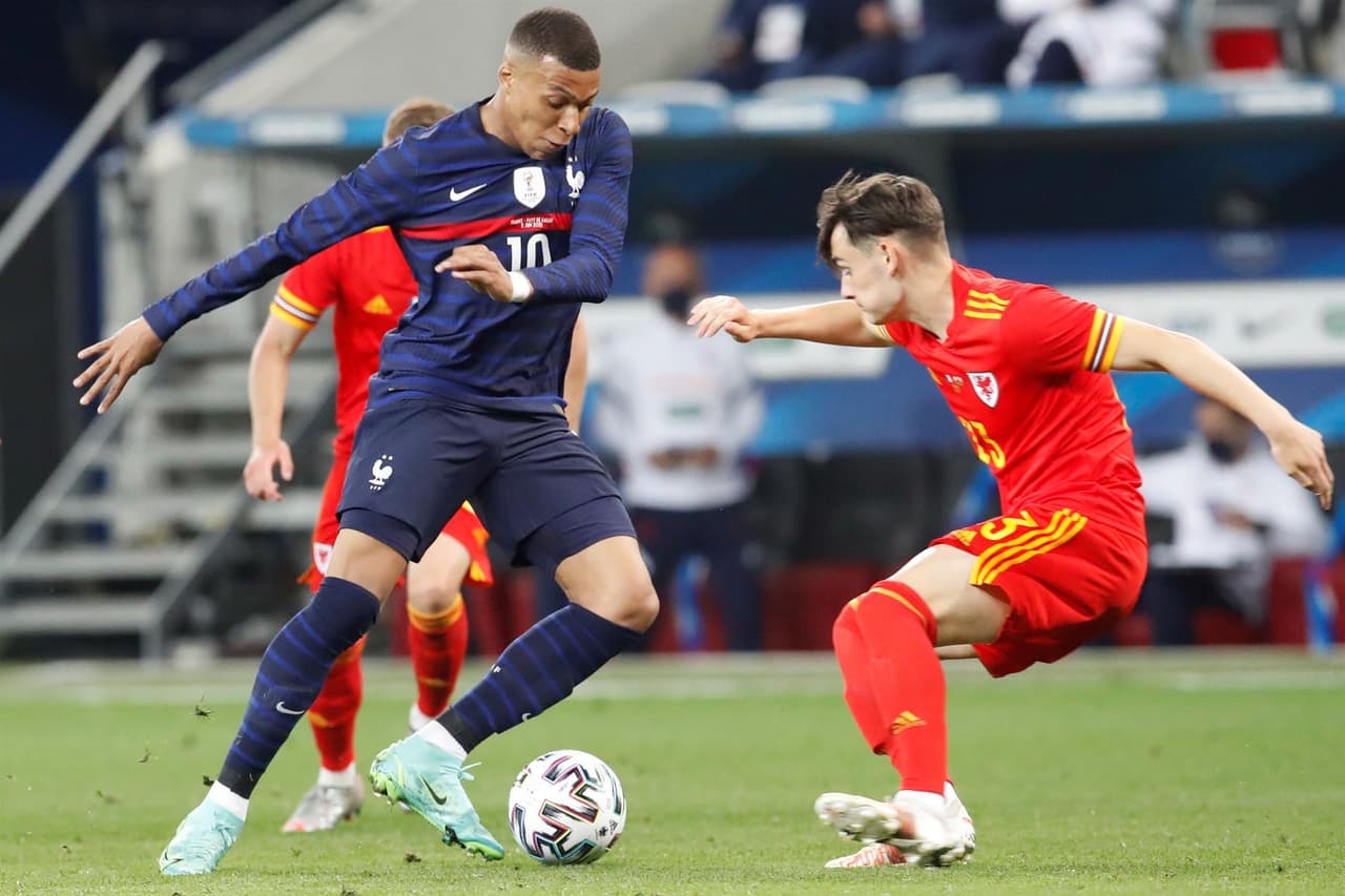 Francia derrota 3-0 a Gales durante partido internacional amistoso. Con goles de Kylian Mbappé, Antoine Griezmann y Ousmane Dembélé, los actuales campeones del mundo derrotaron a los 'Dragones' y están más que listos para la Euro 2020.