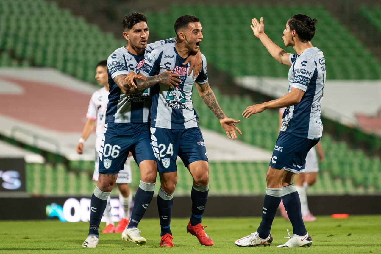 Luis Chávez se anima desde fuera del área, y con un tremendo disparo logra vencer a Carlos Acevedo y abre el marcador en Torréon.
