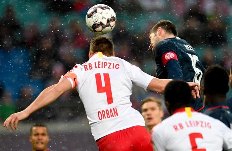El comienzo del partido mostró un duelo parejo, en un pulso que de a poco fue inclinando el local en el Red Bull Arena.