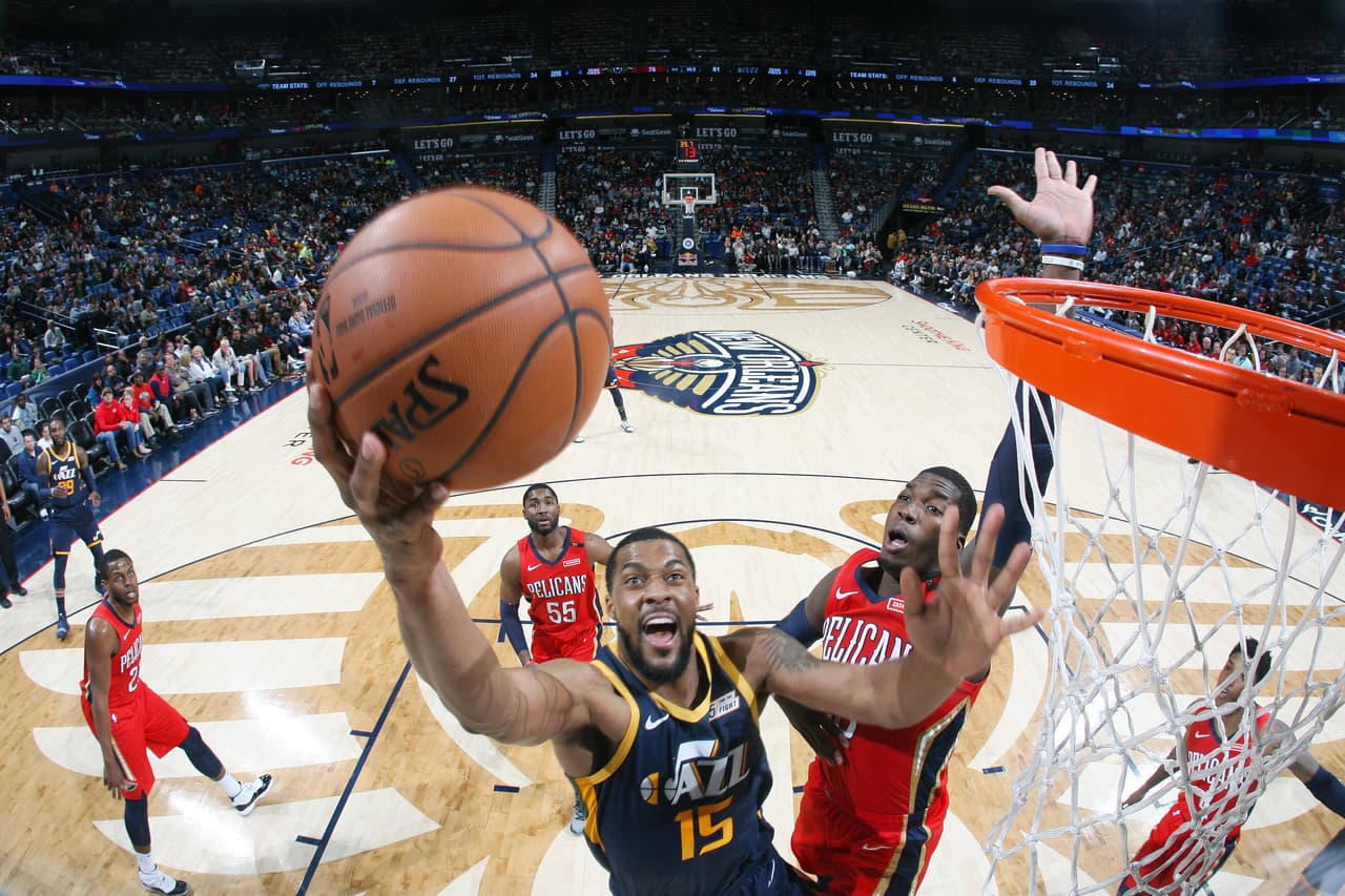 Jazz 114-104 Pelicans: los de Salt Lake City consiguieron su triunfo 37 de la temporada que los tiene en el sexto puesto del Oeste. En el Smoothie King Center el mejor fue Derrick Favors con 25 punts, cinco rebotes y una asistencia. New Orleans, por su parte, se quedó en 30 victorias como los Wolves y Lakers.